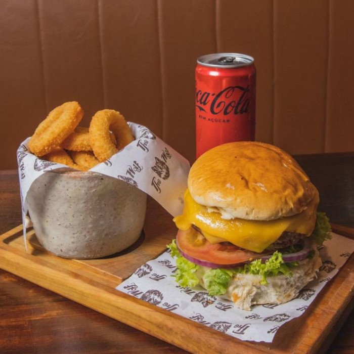 Combo Dad Wolf com hambúrguer, batata frita e bebida